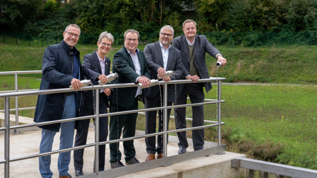 Taufe HRB Bornberg (von links nach rechts: Uwe Schneidewind, Oberbürgermeister der Stadt Wuppertal, Dr. Angela Küster, Abteilungsleiterin bei der Bezirksregierung Düsseldorf, Oliver Krischer, Minister für Umwelt, Naturschutz und Verkehr des Landes NRW, Ingo Noppen, Vorstand Wupperverband, Peter Storch, Vorstandsmitglied WSW Energie & Wasser AG