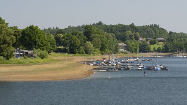 niedriger Wasserstand an der Bever-Talsperre niedriger Wasserstand an der Bever-Talsperre