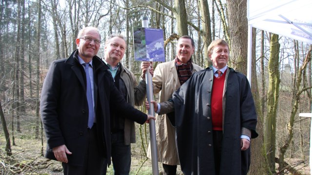 Mit vereinter Kraft: Georg Wulf, Andreas Zawierucha, Peter Jung und Prof. Dr. Wolfgang Baumann